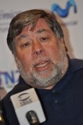 Steve Wozniak "pasa" del iPhone 5C y ve poco completos los 'smartwatches'
