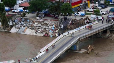 El número de personas fallecidas a causa de las tormentas tropicales 'Ingrid' y 'Manuel' en Mexico ha ascendido a 123