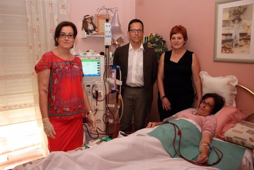 Primera pacientes que recibe hemodiálisis domiciliaria en el área del Peset