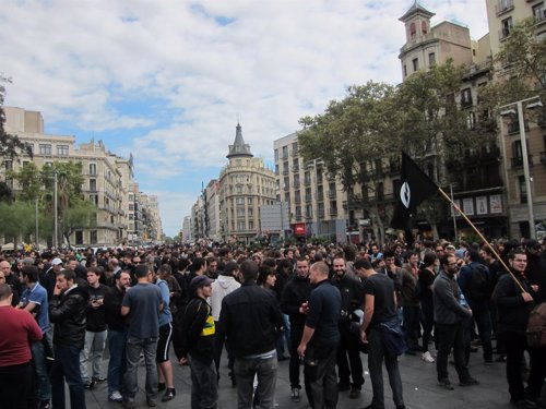 Concentración antifascista en Barcelona el 12 de octubre