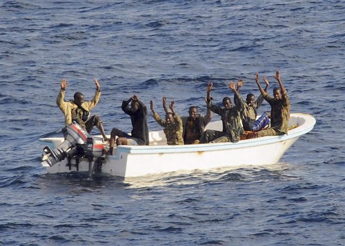 Piratas Somalíes Son Capturados En Alta Mar, En La Operación Atalanta