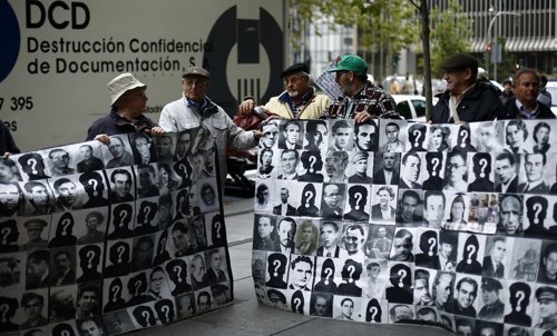 El cónsul de Argentina recibe a las víctimas del franquismo