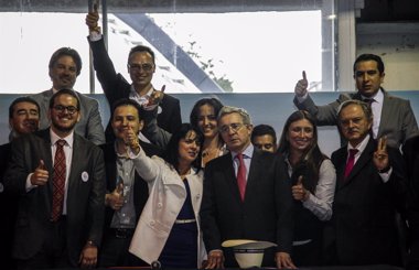 Foto: Uribe inscribe sus listas a la Cámara de Representantes por Bogotá (COLPRENSA)
