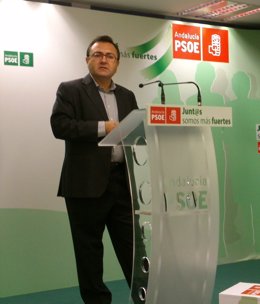 Heredia en rueda de prensa málaga interparlamentaria PSOE A