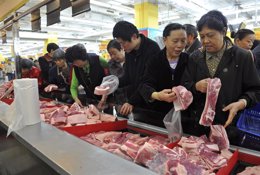 Foto: Walmart retira carne de burro en China con ADN de zorro (REUTERS)
