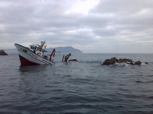 Barco pesquero hundido ante las Illes Formigues