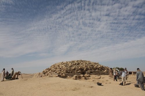 Pirámide escalonada de Edfu