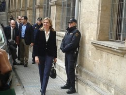 Foto: La Infanta Cristina se refugia en la confianza en su marido (EUROPA PRESS)