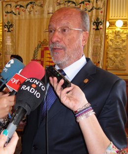 Francisco Javier León de la Riva.