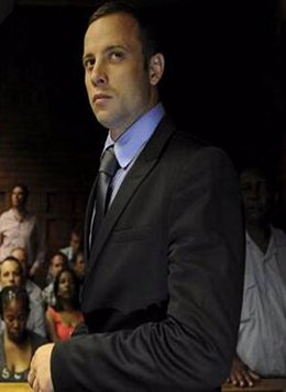 Foto: EEUU.- Oscar Pistorius llega al tribunal para el inicio del juicio por asesinato (TWITTER)