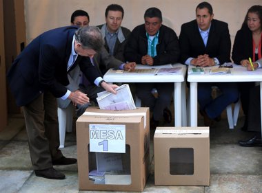 Foto: Santos perdería la reelección frente a Alianza Verde (JOSE GOMEZ / REUTERS)