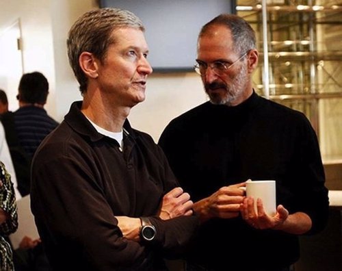 Tim Cook y Steve Jobs