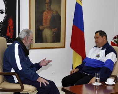Foto: Fidel Castro revela una conversación con Chávez en el golpe de estado (HANDOUT . / REUTERS)