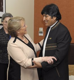 Presidenta electa de Chile, M. Bachelet, y el presidente de Bolivia, Evo Morales