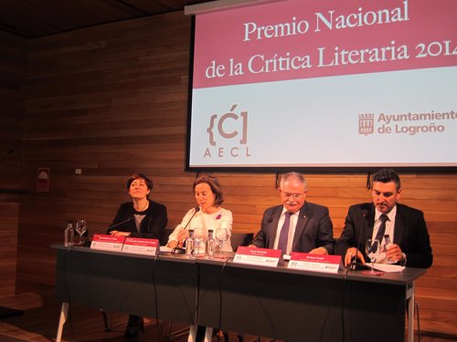 Carlos Duarte y su libro Alba de la Noche, cuya edición castellana ha publicado recientemente la Universidad de Jaén, ha obtenido el Premio Nacional de la Crítica Literaria 2014