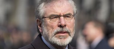 Foto: Gerry Adams pide al Gobierno de Irlanda que defienda el acuerdo de paz (NEIL HALL / REUTERS)