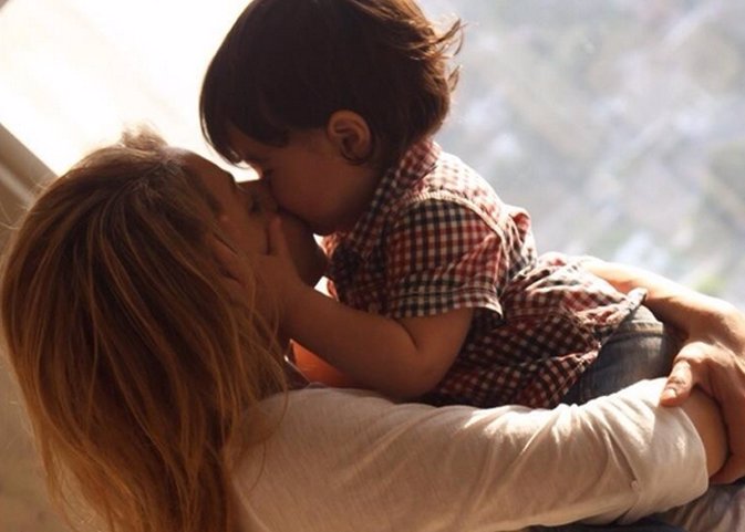 Shakira, Ivonne Reyes y Falcao nos desean... ¡Un feliz Día de la Madre!