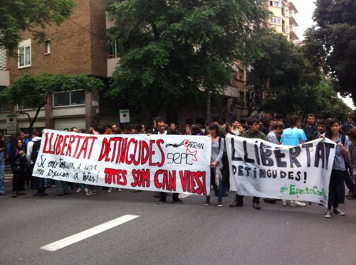 Concentración ante la comisaría de Les Corts por Can Vies