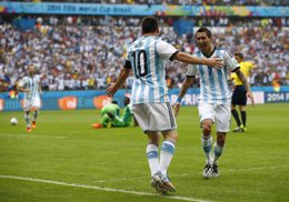 Foto: Un doblete de Messi coloca a Argentina primera (REUTERS)