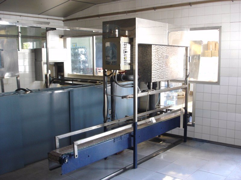 Ponen a la venta un manantial de agua y una embotelladora en