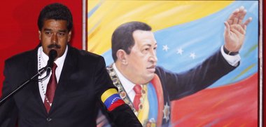 Foto: Maduro afirma que ha vuelto el "pajarito" para decirle que Chávez está "feliz" (REUTERS)