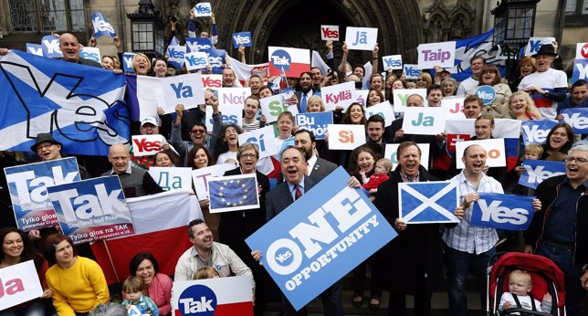 Alex Salmond con partidarios del 'sí' a la independencia de Escocia