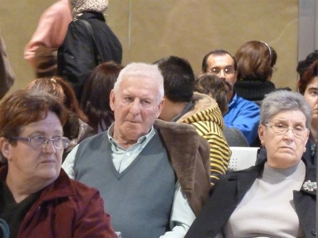 Cada vez más jubilados comparten piso para recortar gastos, según un estudio