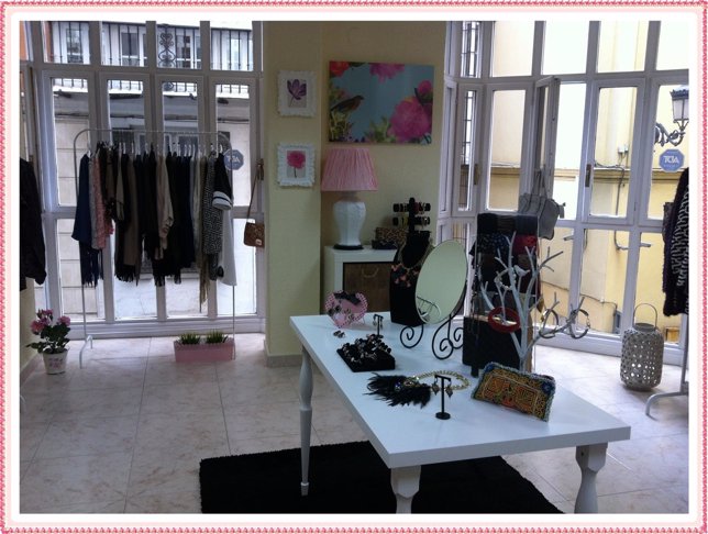 Lovely Mirror showroom de moda en el centro de Málaga