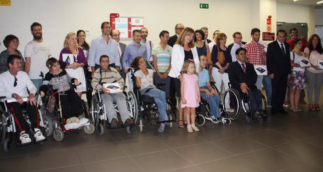 Entrega de 90 dispositivos móviles a federaciones de discapacitados.