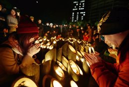 Foto: Miles de personas conmemoran 20 años del terremoto de Kobe (KYODO KYODO / REUTERS)