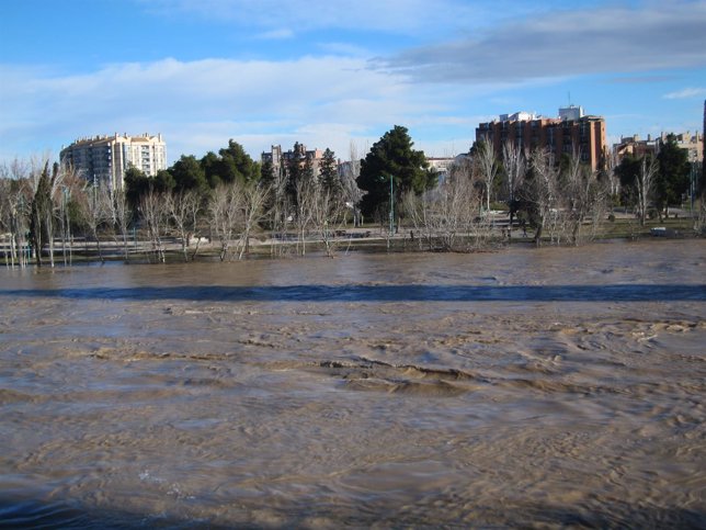 El río Ebro, este martes a su paso por Zaragoza