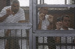 Foto: Los periodistas de Al Yazira Baher Mohamed y Mohamed Fahmi, liberados (REUTERS)