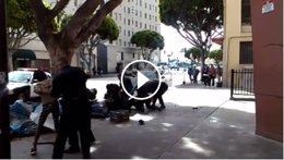 Foto: Un vídeo muestra cómo unos policías de Los Ángeles disparan y matan a una persona sin hogar (FACEBOOK)