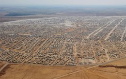 Foto: Mueren cuatro refugiados de una misma familia siria en un incendio en el campo de Zaatari (POOL NEW / REUTERS)