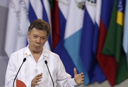 Foto: Santos envía a seis altos mandos militares a La Habana para discutir el alto el fuego bilateral (REUTERS)