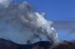 Foto: El volcán Turrialba entra de nuevo en erupción y lanza piedras de cuatro kilos a un kilómetro de distancia (REUTERS)