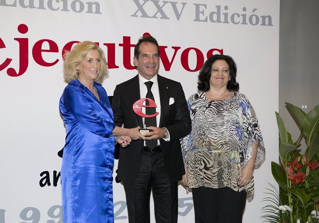 ), Víctor Vargas, Ha Recibido El Premio Al Empresario Latinoamericano 