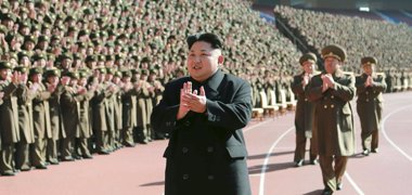 Foto: Kim rinde tributo a su abuelo en el aniversario de su muerte (KCNA KCNA / REUTERS)