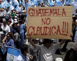Foto: Guatemala somete a las urnas la vieja política de la 'cleptocracia' (JORGE LOPEZ / REUTERS)