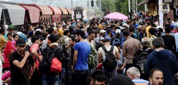 Foto: EEUU estudia medidas para "ayudar" a Europa en la crisis de refugiados (OGNEN TEOFILOVSKI / REUTERS)