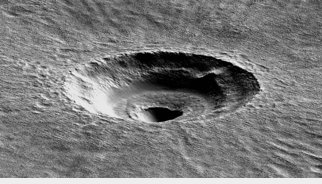 Descubren una losa gigante de hielo bajo latitudes medias de Marte