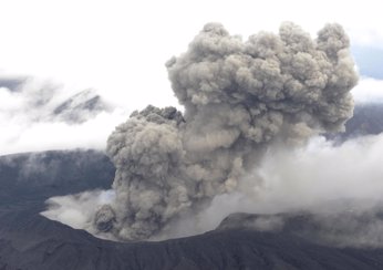 Foto: El volcán Monte Aso de Japón entra en erupción (KYODO KYODO / REUTERS)