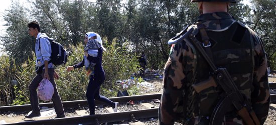 La Policía húngara cierra el principal punto de paso de refugiados desde Serbia (REUTERS)