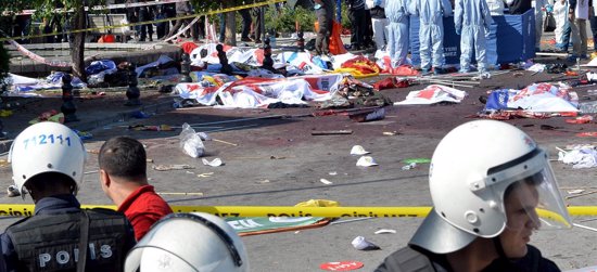 Las víctimas mortales del atentado en Ankara superan el centenar (STRINGER TURKEY / REUTERS)