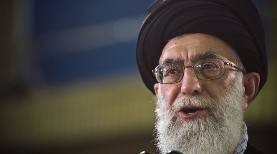 Jamenei respalda el acuerdo nuclear y ordena aplicarlo, aunque reitera sus dudas sobre EEUU (CAREN FIROUZ / REUTERS)