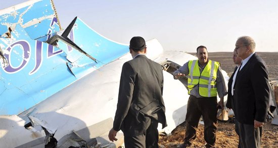 Foto: El Kremlin afirma que no se puede descartar ninguna teoría tras el siniestro de un avión ruso en Egipto (STRINGER . / REUTERS)