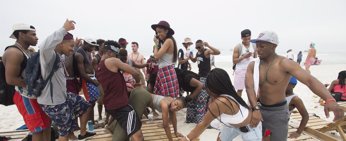 Foto: La ciudad colombiana de Cartagena prohíbe los bailes eróticos a menores de edad (REUTERS)