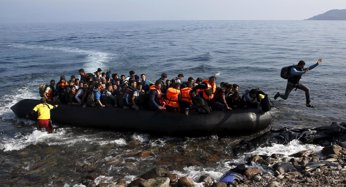 Foto: ACNUR cifra en más de un millón el número de migrantes y refugiados llegados a Europa por mar en 2015 (YANNIS BEHRAKIS / REUTERS)