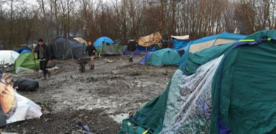 Foto: ACNUR, preocupada por la situación de los más de 6.500 refugiados de Norte-Paso de Calais (MOHAMMAD GHANNAM)