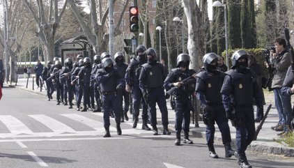 Así ven los antidisturbios de la Policía a punkis, ocupas, antifascistas y skinheads